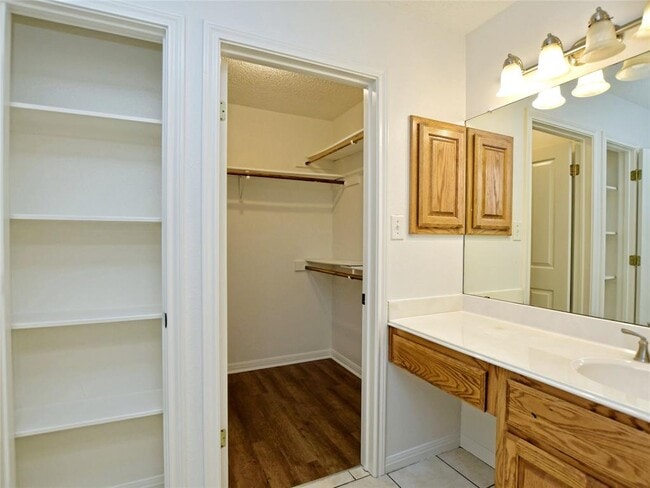 Building Photo - 3800 Palomar Ln