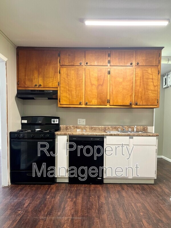 Building Photo - 864 Carrolton Rd