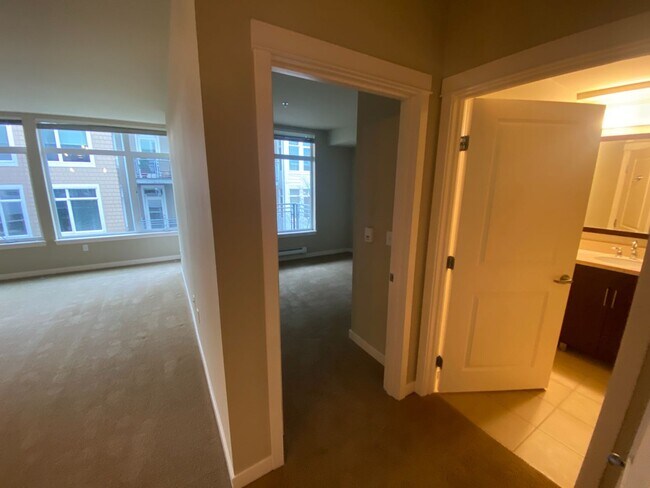 Building Photo - 180 Harbor Square Loop NE
