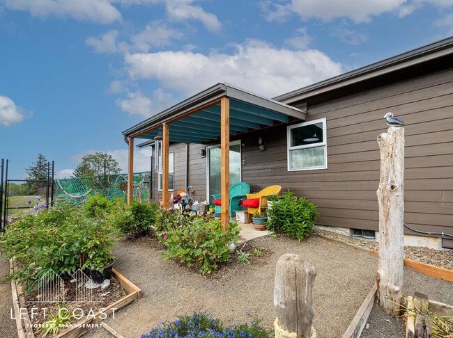 Building Photo - 5371 NE Wave Ln