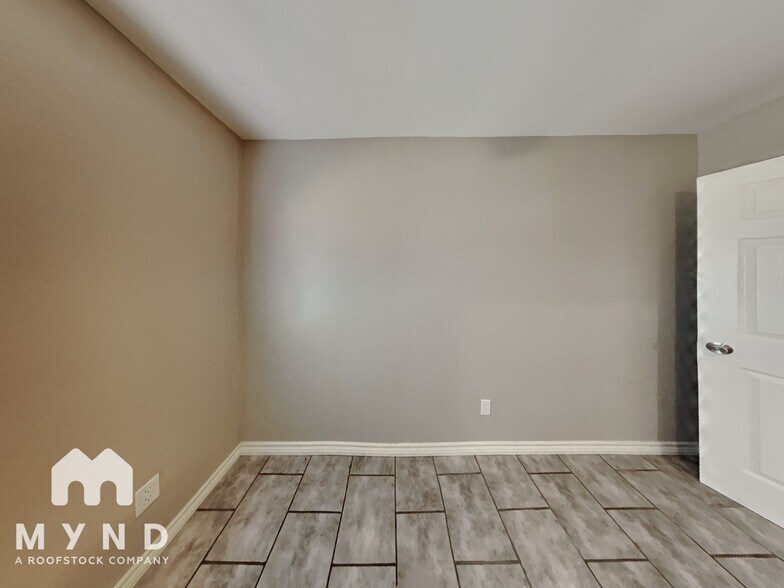 Building Photo - 1701 Cardinal Dr