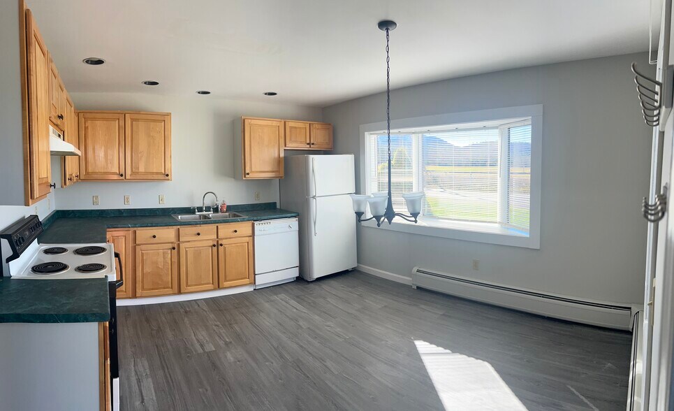 Kitchen with room for dining table - 18 Notch Glen Dr