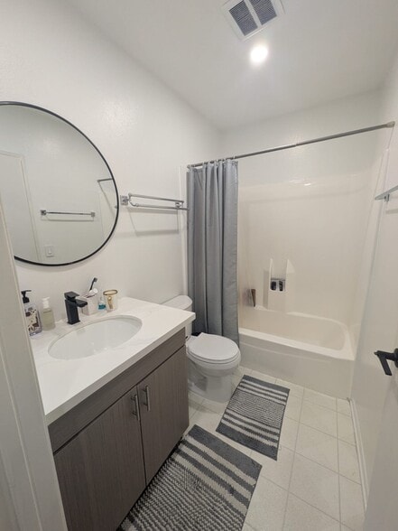 Building Photo - 5652 Yolanda Ave