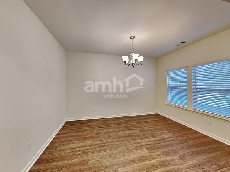 Building Photo - 32 Landsdown Xing