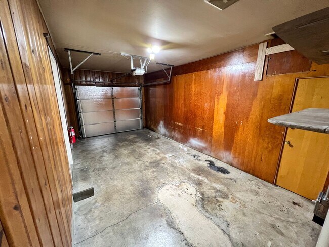 Building Photo - Johnson Duplex Apartments