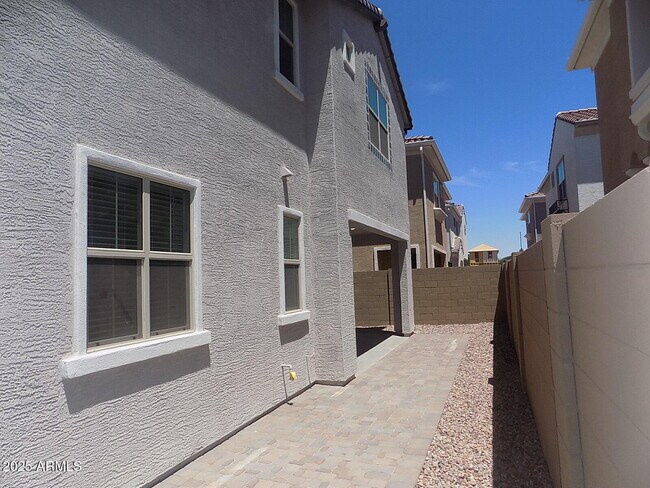 Building Photo - 1159 E Sabino Dr