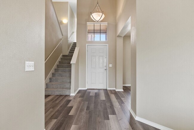 Building Photo - Spacious 4 BR/2.5 bath home in Iron Horse ...