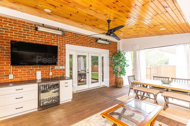 Building Photo - 9133 Robin Ridge Dr