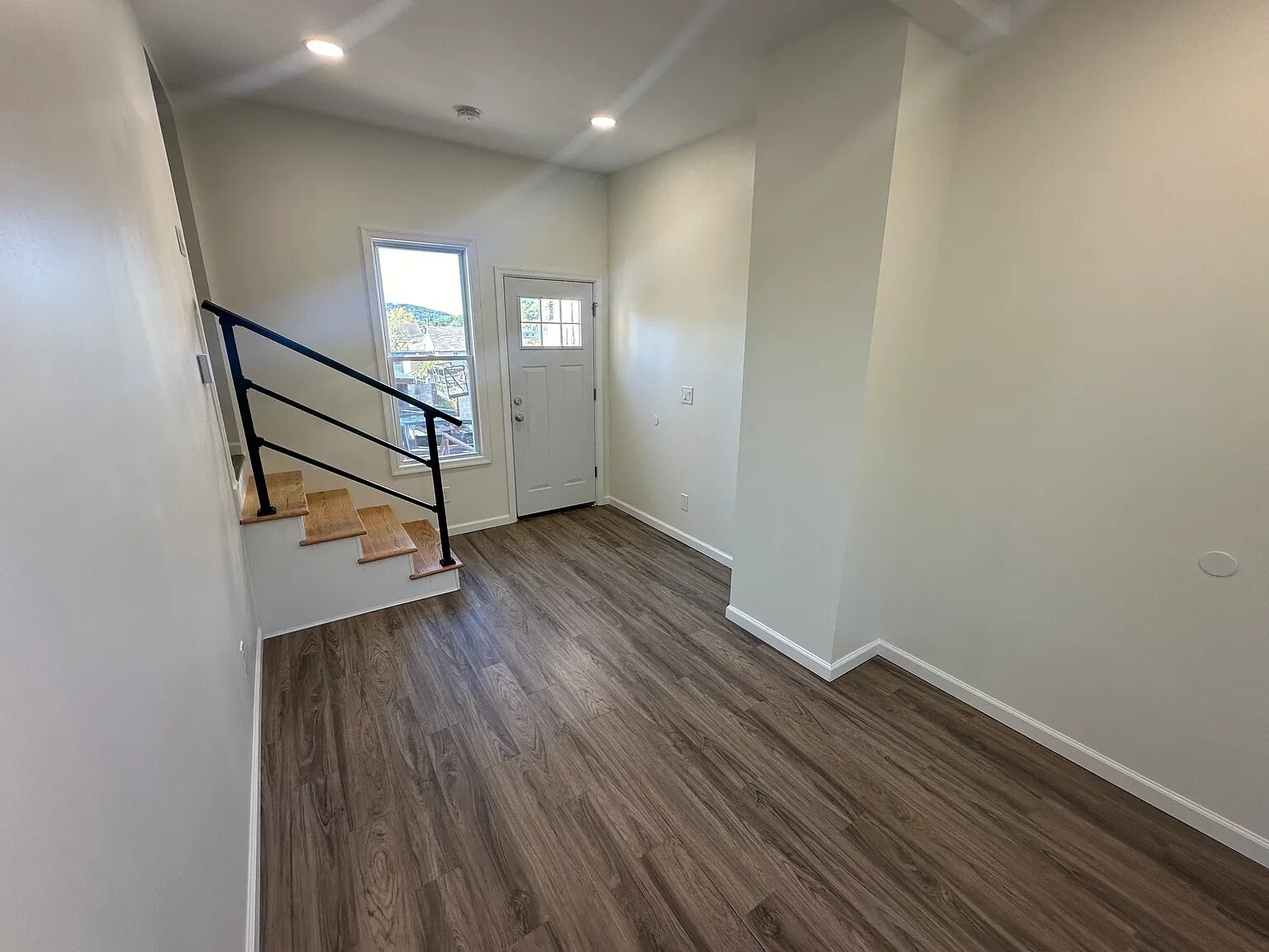 Building Photo - 106 Saint John St