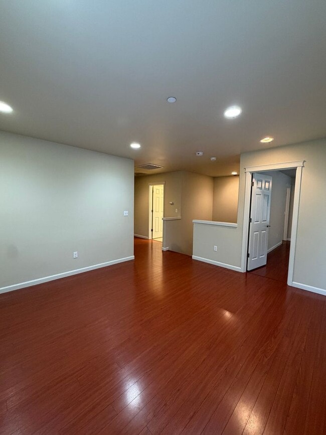 Building Photo - 1204 Burnside Pl