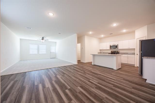 Building Photo - 5953 Sahara Dr