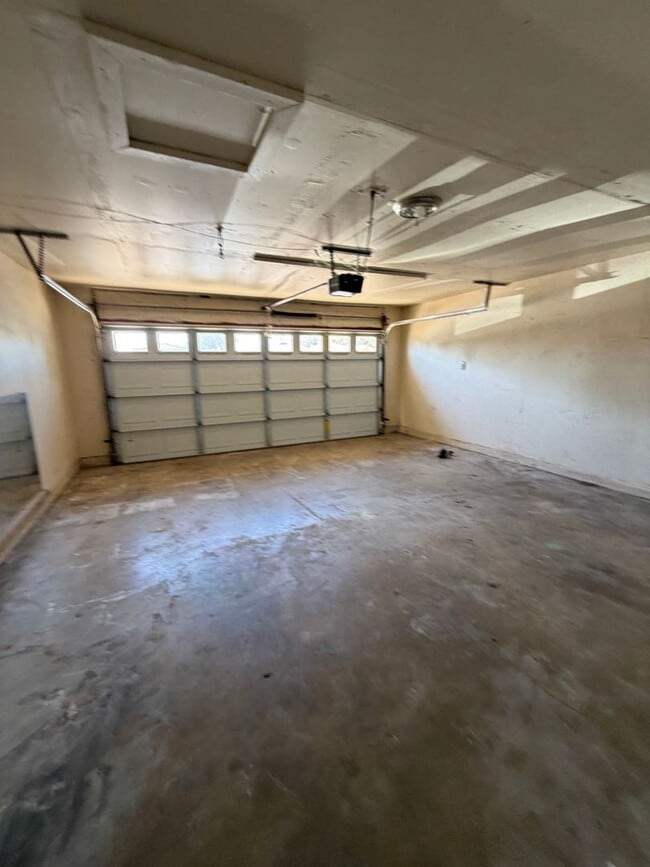 Building Photo - 2944 S Linda Vista St