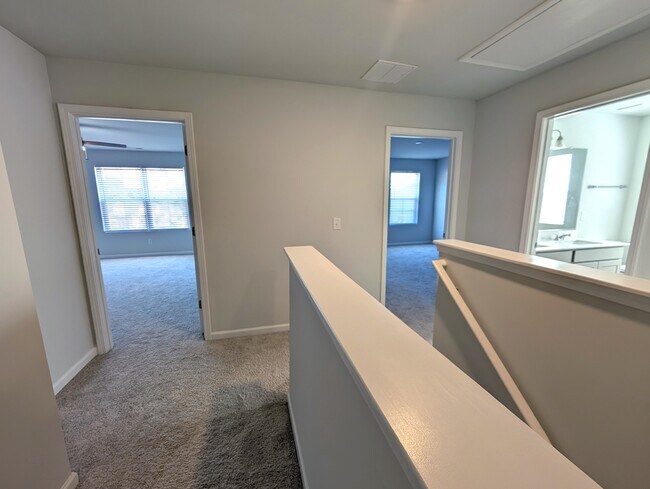 Building Photo - 2298 Beechwood Vw Dr