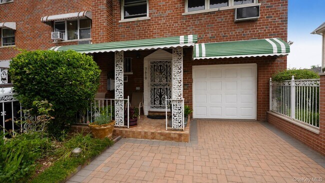 Building Photo - 3610 Baychester Ave