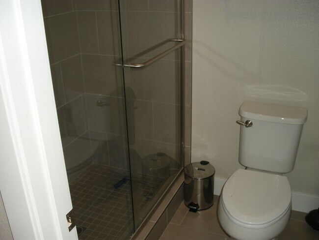 Building Photo - Fully Furnished Four Bedroom, Three Bath H...