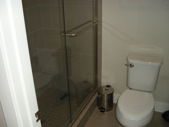 Building Photo - Fully Furnished or Unfurnished Four Bedroo...