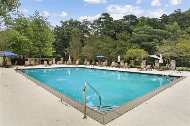 Building Photo - 24101 Plantation Dr NE