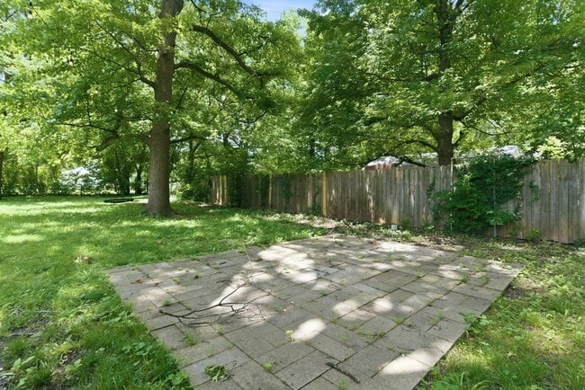 Building Photo - Updated 4-bedroom, 2-bath home in the Rountree neighborhood