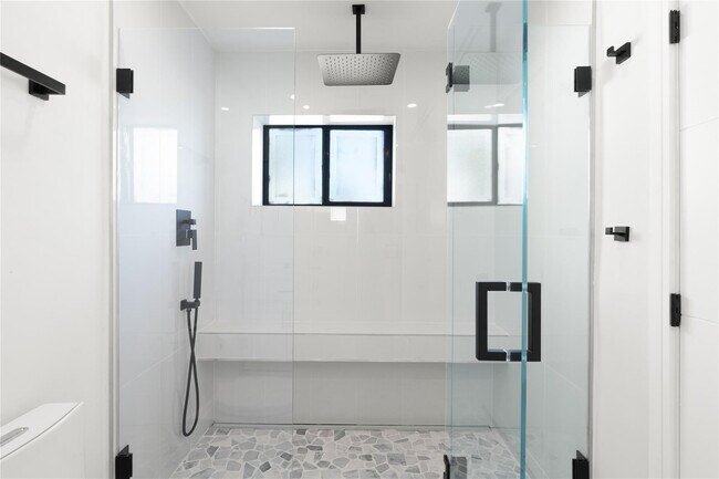 Building Photo - 455 SW 14th Ct