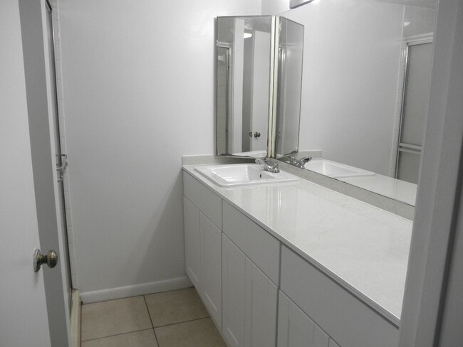 Building Photo - Village of Sandalwood Lakes