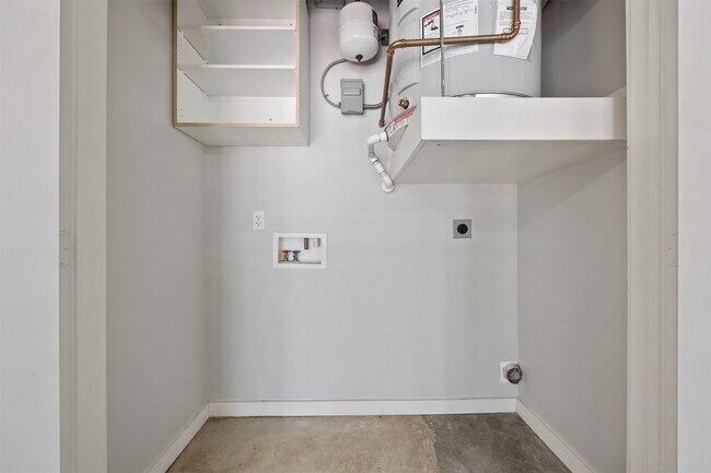 Building Photo - 2000 Bagby St