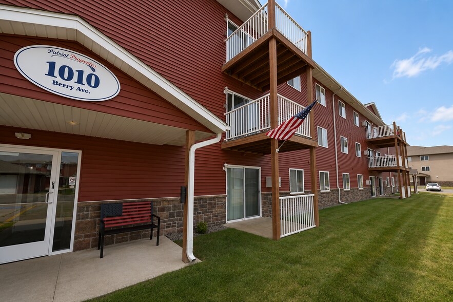 Building Photo - Berry Pointe Luxury Apartments