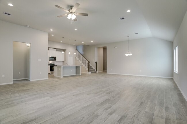 Building Photo - 725 W Foley St