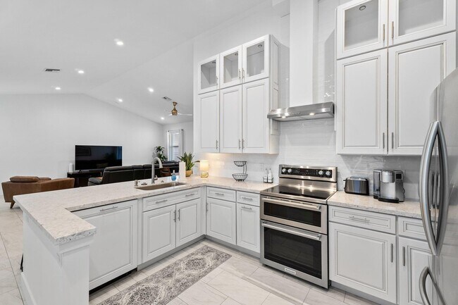 Building Photo - 17868 Limestone Creek Rd