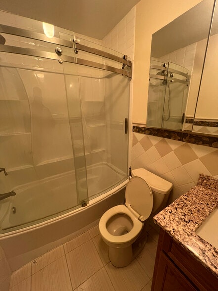 Building Photo - 7 Sassafras Dr