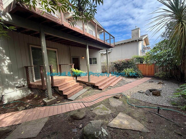Building Photo - Spacious and Bright 3BR 2BA Seacliff Home - Close to the Beach!