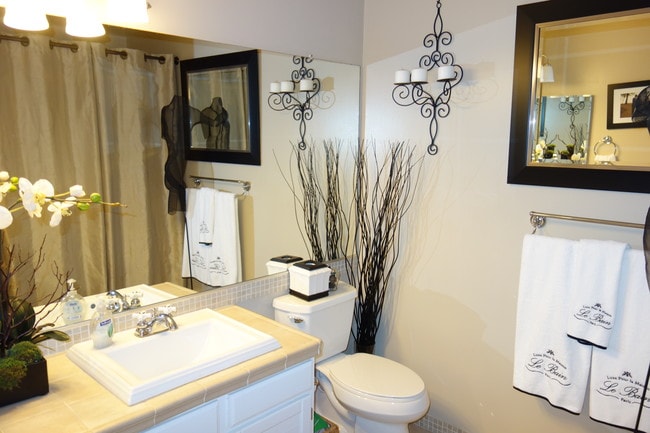 Second bathroom with shower/bath - 5500 Torrance Blvd