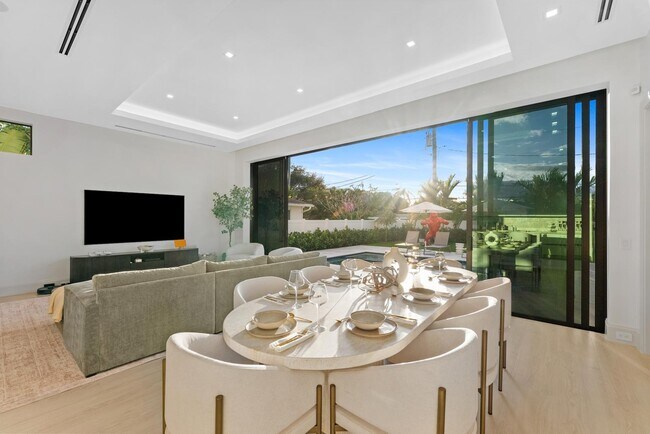 Building Photo - 220 S Swinton Ave