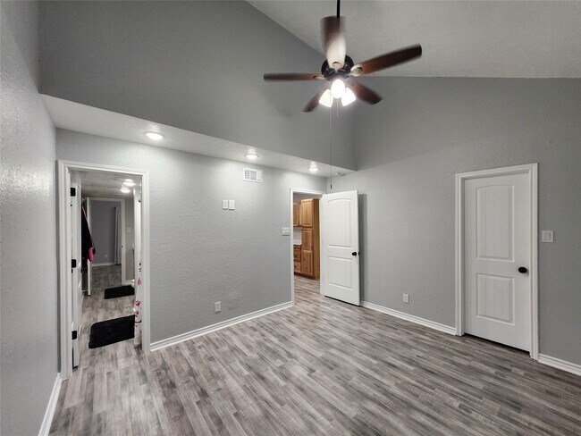 Building Photo - 12900 Walden Rd