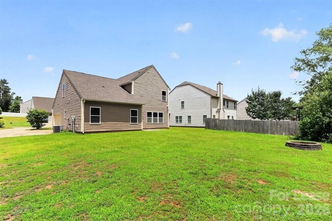 Building Photo - 2038 Eddie Massey Ln