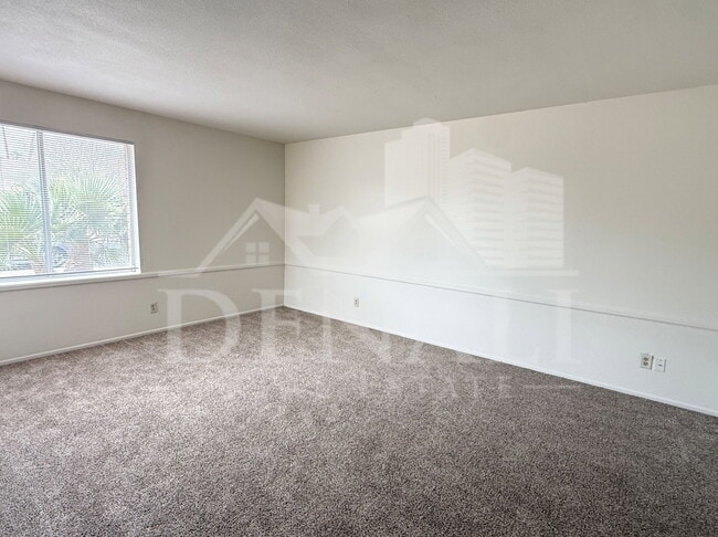 Building Photo - 1016 W Nido Ave