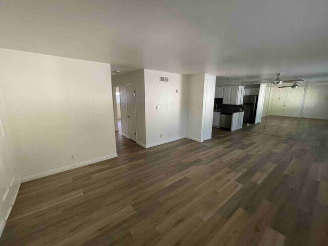 Building Photo - COMPLETELY UPDATED TWO BEDROOM APARTMENT IN TARZANA!