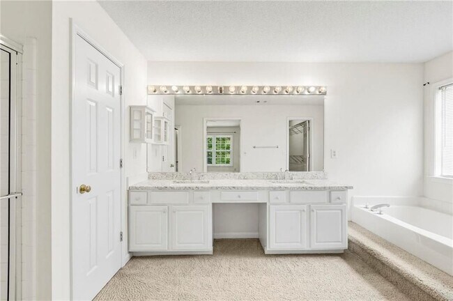 Building Photo - 490 Chippenham Ct