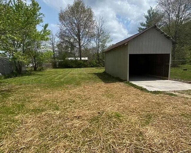 Building Photo - Renovated open floor plan!