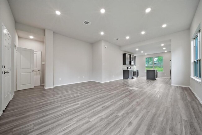 Building Photo - 507 Navajo Dr