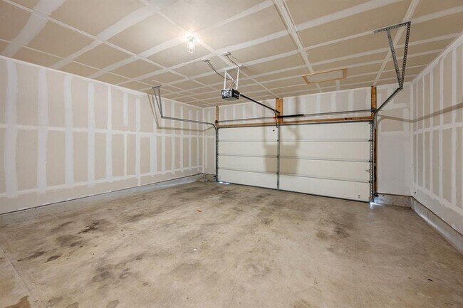 Building Photo - 2033 Mottey St