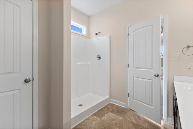 Building Photo - Stunning Townhome!