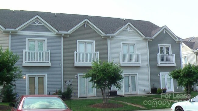 Primary Photo - 160 Parkwood Ave