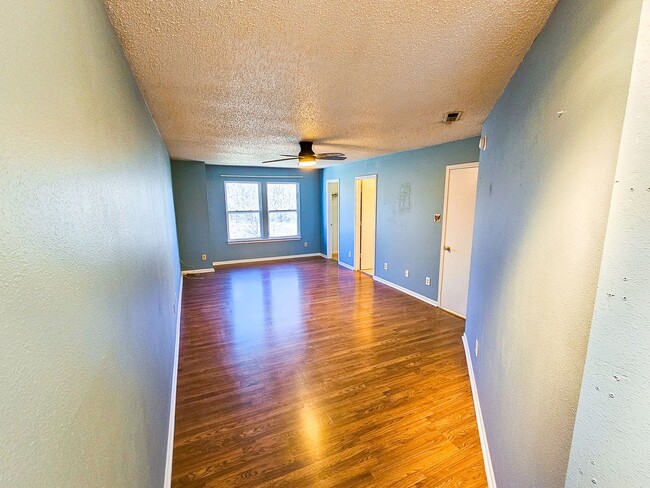 Building Photo - 2221 Collins Way