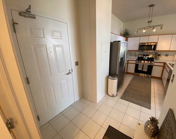 Building Photo - 340 W Superior St