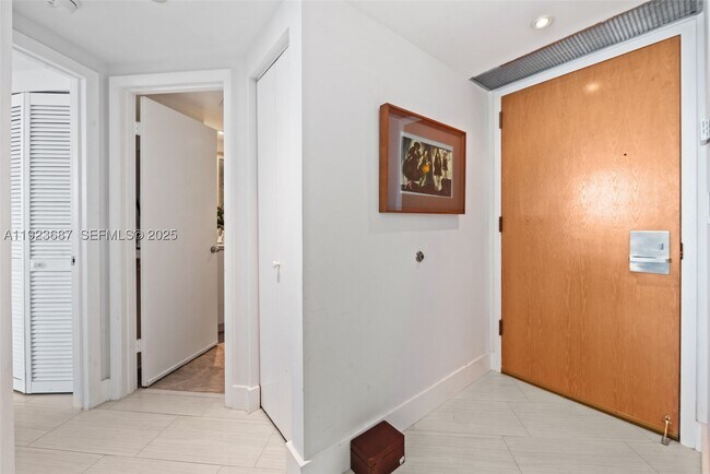 Building Photo - 20185 E Country Club Dr