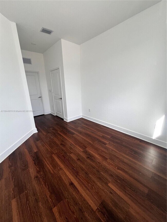 Building Photo - 10859 SW 235th Ln