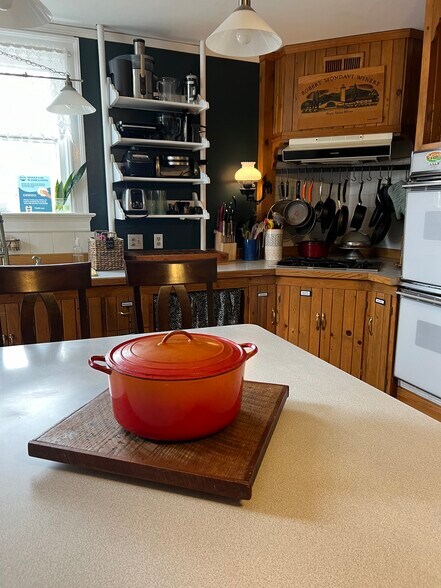 Building Photo - 616 W Mulberry St