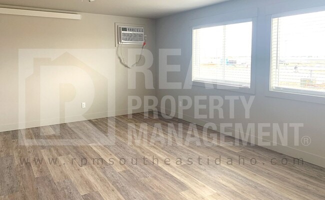Building Photo - Modern and Open 3 Bedroom, 2 Bathroom Apartment for Rent in Idaho Falls by Real Property Manageme...