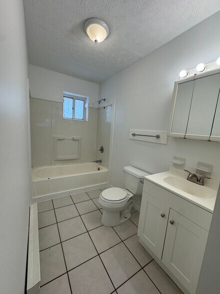 Building Photo - 512 9th Ave