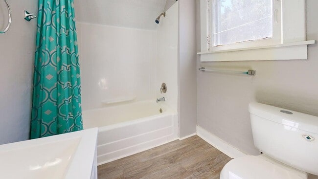 Building Photo - 36 Lake St